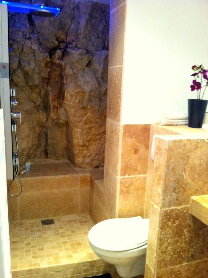 Le Mas Des Roches A Velaux Habitación foto